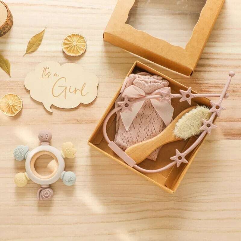 ベビーギフトセット 赤ちゃん ハローベビーセット ピンク（でこぼこ歯固め ソックス シリコン製ストラップホルダー ベビーブラシ 木製カード）ギフト プレゼント 出産祝い