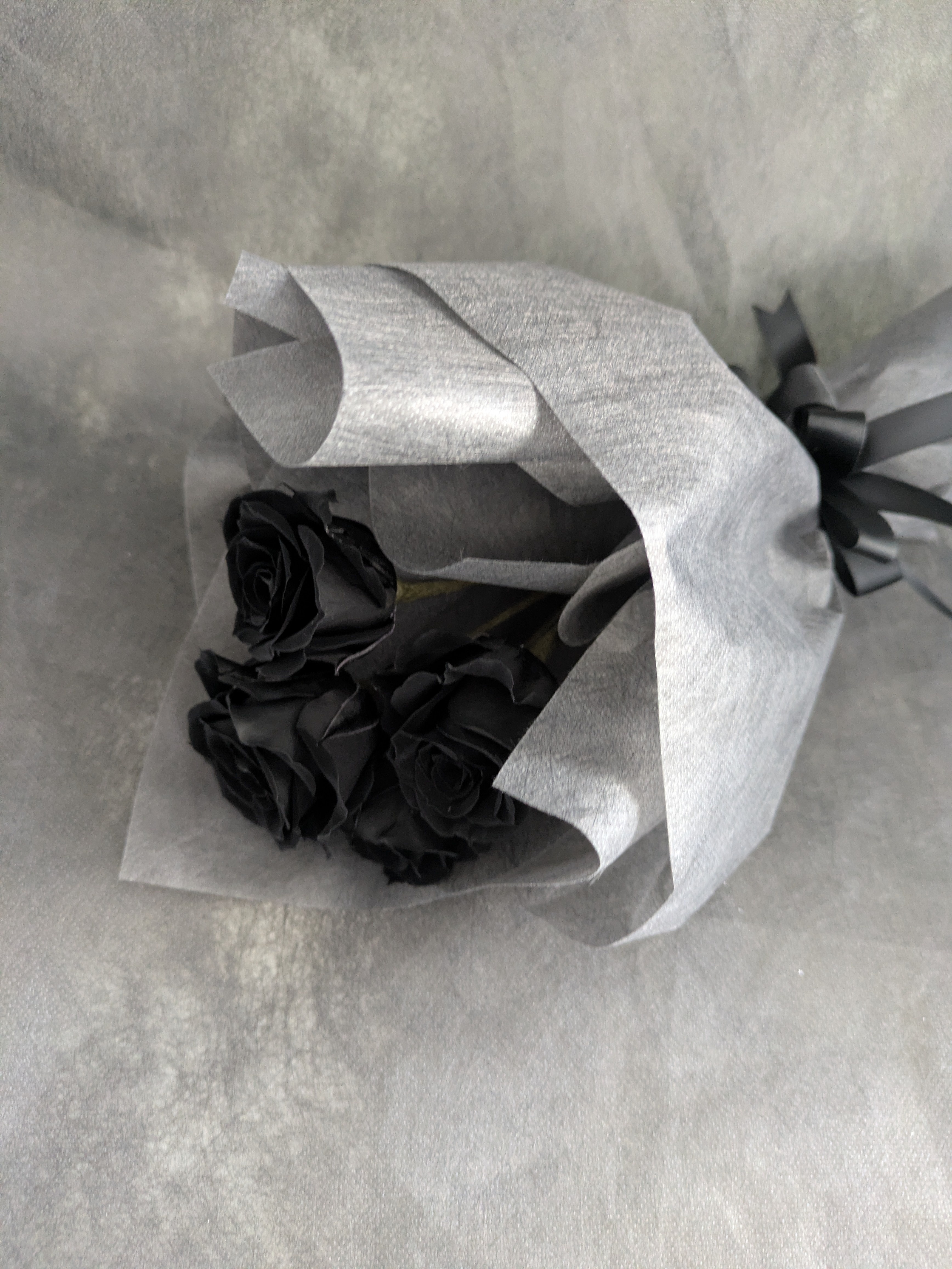 プリザーブドフラワー黒薔薇花束4輪／黒薔薇魔法発動中