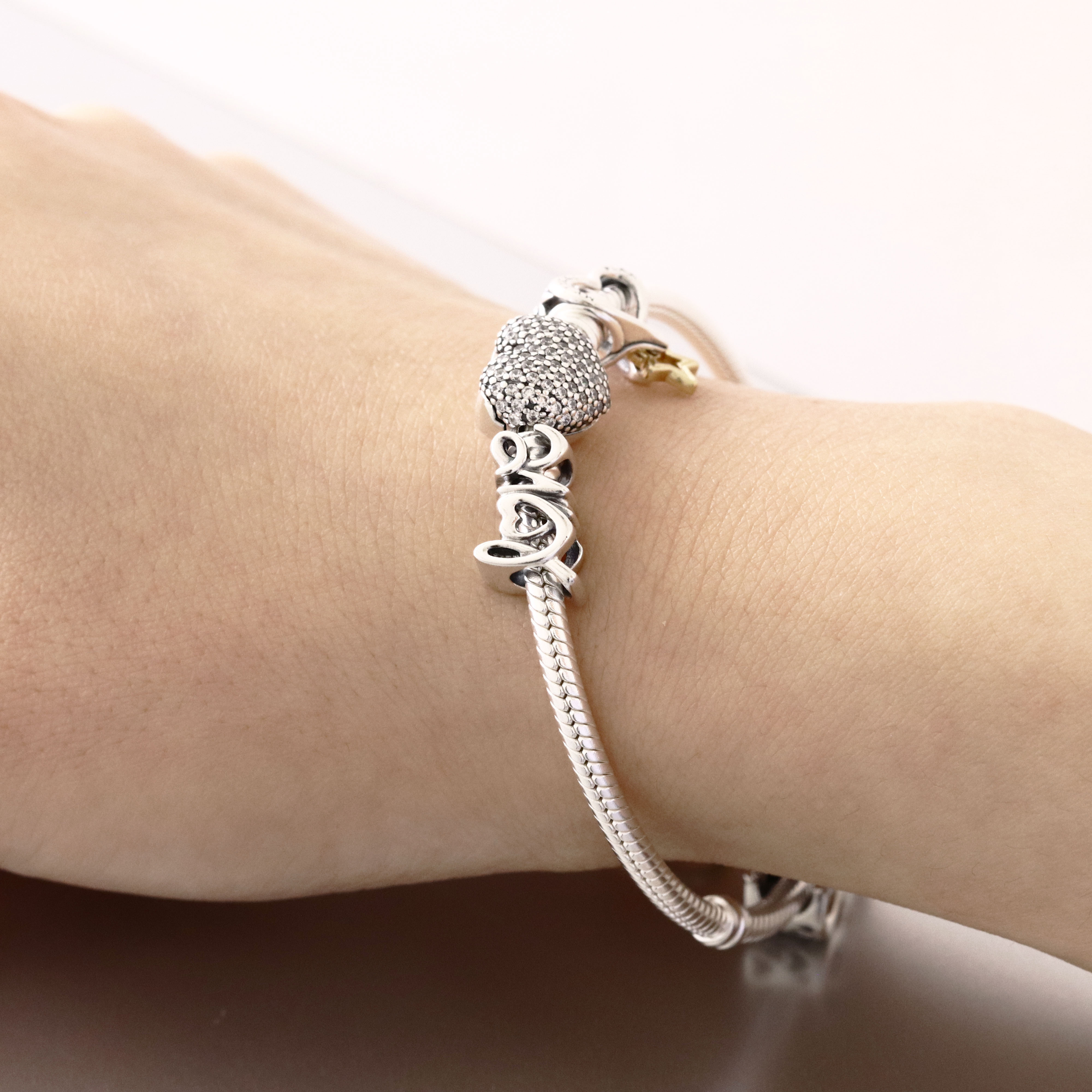ボックス・ショッパー付 PANDORA(パンドラ) ★ Sparkling Heart & Snake Chain Bracelet ★ スパークリング ハート＆スネークチェーン ブレスレット ★ チャーム ブレスレット カスタマイズ アクセサリー シンプル 日常使い 誕生日 記念日 母の日 プレゼント ギフト