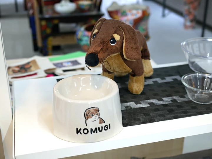 フードボウル 似顔絵 名入れ 手描き ゆるかわ 最速 pet105 | フードボール 高さがある 犬 猫 ペット 食器 陶器 日本製 おしゃれ 餌入れ 餌皿 水飲み 給水器 皿 犬用 猫用 食器 超小型犬 小型犬 父の日