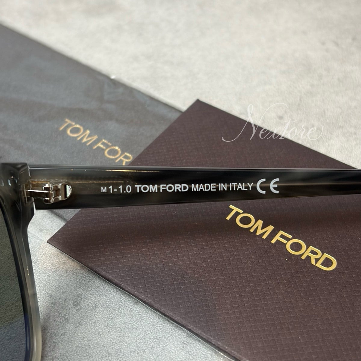 【並行輸入品】【正規品・新品 箱付き】TOMFORD トムフォード TF698 FT698 47N イタリア製 サングラス メガネ 眼鏡 メンズ レディース TOM FORD トム フォード 伊達メガネ
