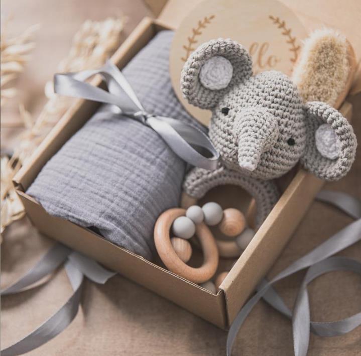 ぞうさん あみぐるみラトルのベビーギフト 5点セット Elephant Baby Rattle Teethers Set 90709（ぞうさんラトル リング歯固め ブランケット ブラシ ウッドメッセージカード）ギフト プレゼント 出産祝い
