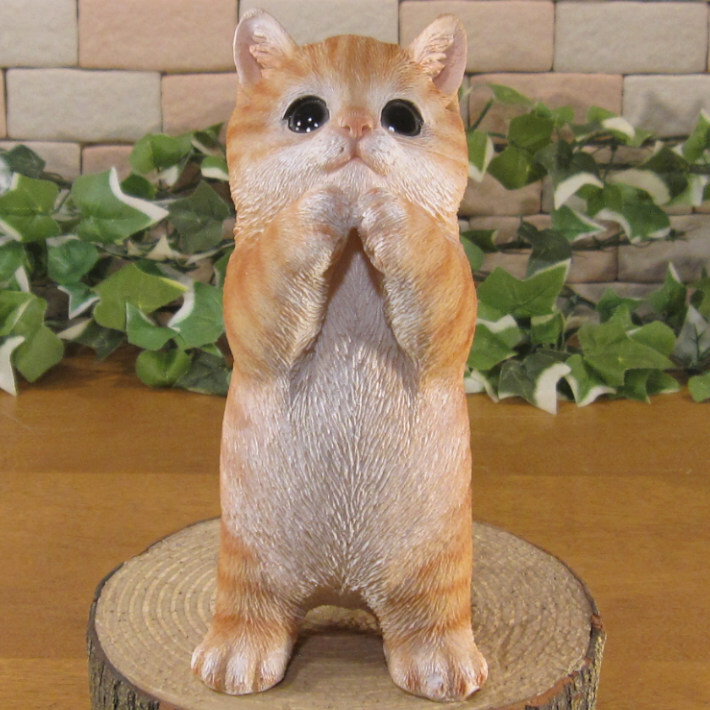 猫　置物 リアル　シンお願いキャット　１　チャトラ　ネコ　動物オブジェ　ガーデン　オーナメント　店舗　カウンター　装飾　オブジェ　インテリア　玄関先　庭　ねこ好きさん人気ギフト　動物人気ギフト　クリスマスプレゼント　お誕生日祝い　母の日人気　父の日人気　敬老の日人気