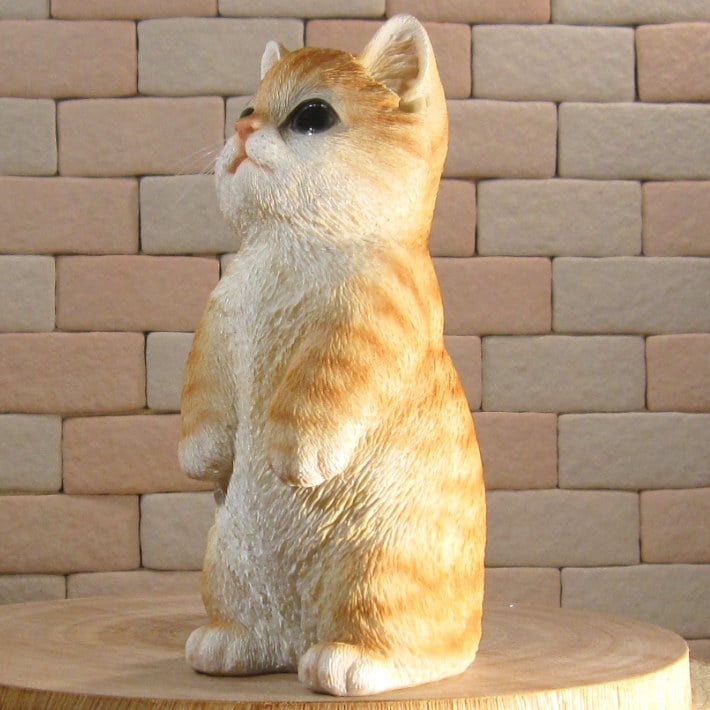 猫　置物 リアル　シンお願いキャット　４　チャトラ　ネコ　動物オブジェ　ガーデン　オーナメント　店舗　カウンター　装飾　オブジェ　インテリア　玄関先　庭　ねこ好きさん人気ギフト　動物人気ギフト　クリスマスプレゼント　お誕生日祝い　母の日人気　父の日人気　敬老の日人気