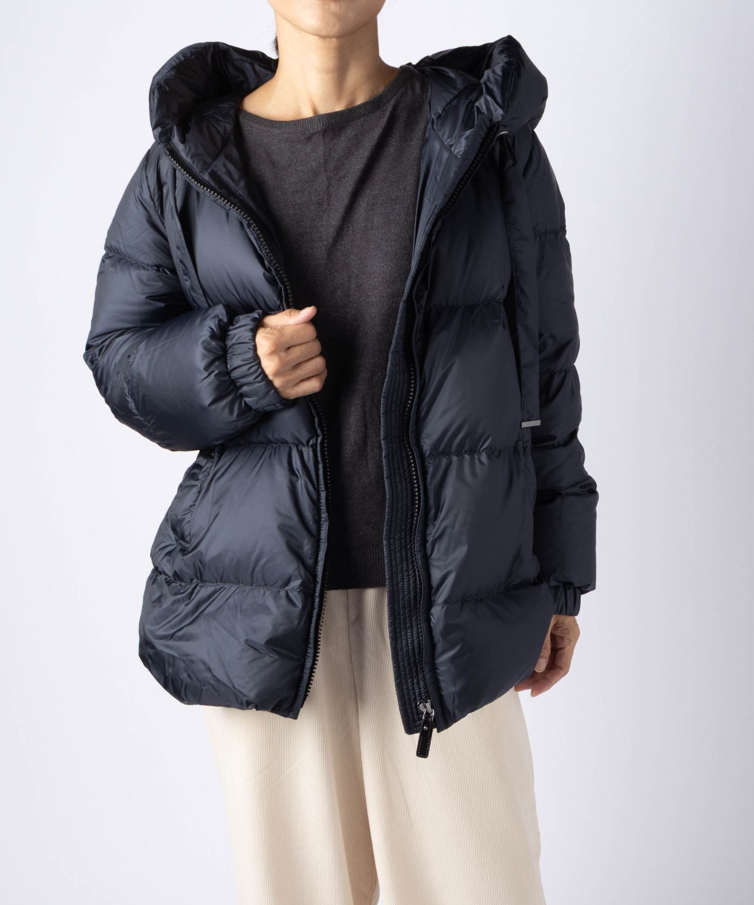 マックスマーラ Max Mara THE CUBE ザ キューブ SEIA Roomy puffer jacket in water repellent plain セイA テクニカル キャンバス ダウンジャケット 2629486085600 レディース アウター