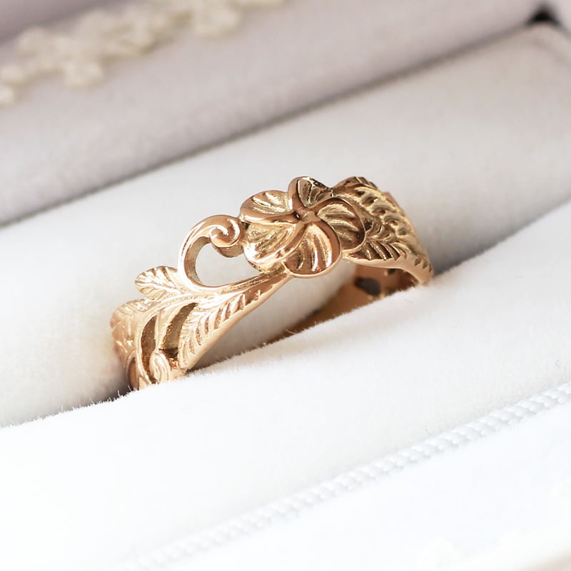 【Hawaiian Ring】繊細な透かし彫り プルメリア＆リーフ ハワイアンリング  指輪 ステンレス 安い 高品質 結婚記念日 夫婦ペア 無料ラッピング ジーラブ