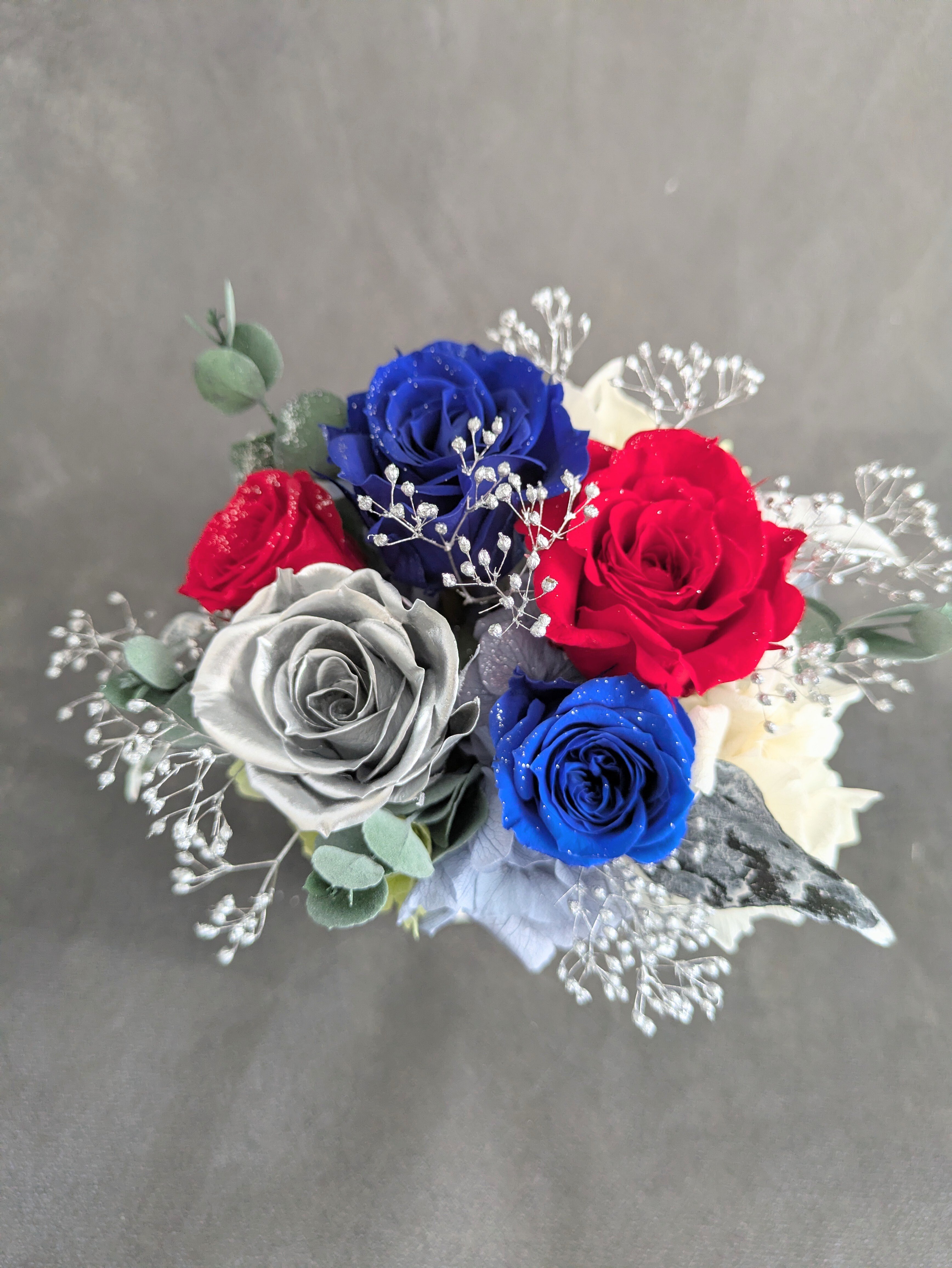 プリザーブドフラワー青と赤い薔薇にシルバーローズの魔法の枯れないお花【リボンラッピング付き】