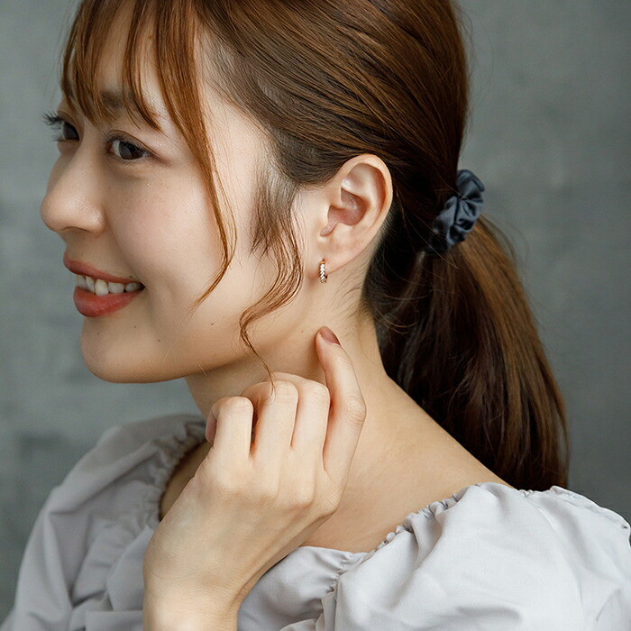 フープ ピアス アレルギー 医療用 ステンレス ハーフエタニティ キュービックジルコニア 6石 2×12mm キャッチレス つけっぱなし ひっかからない 片耳 レディース 小さめ きれいめ 上品 プレゼント