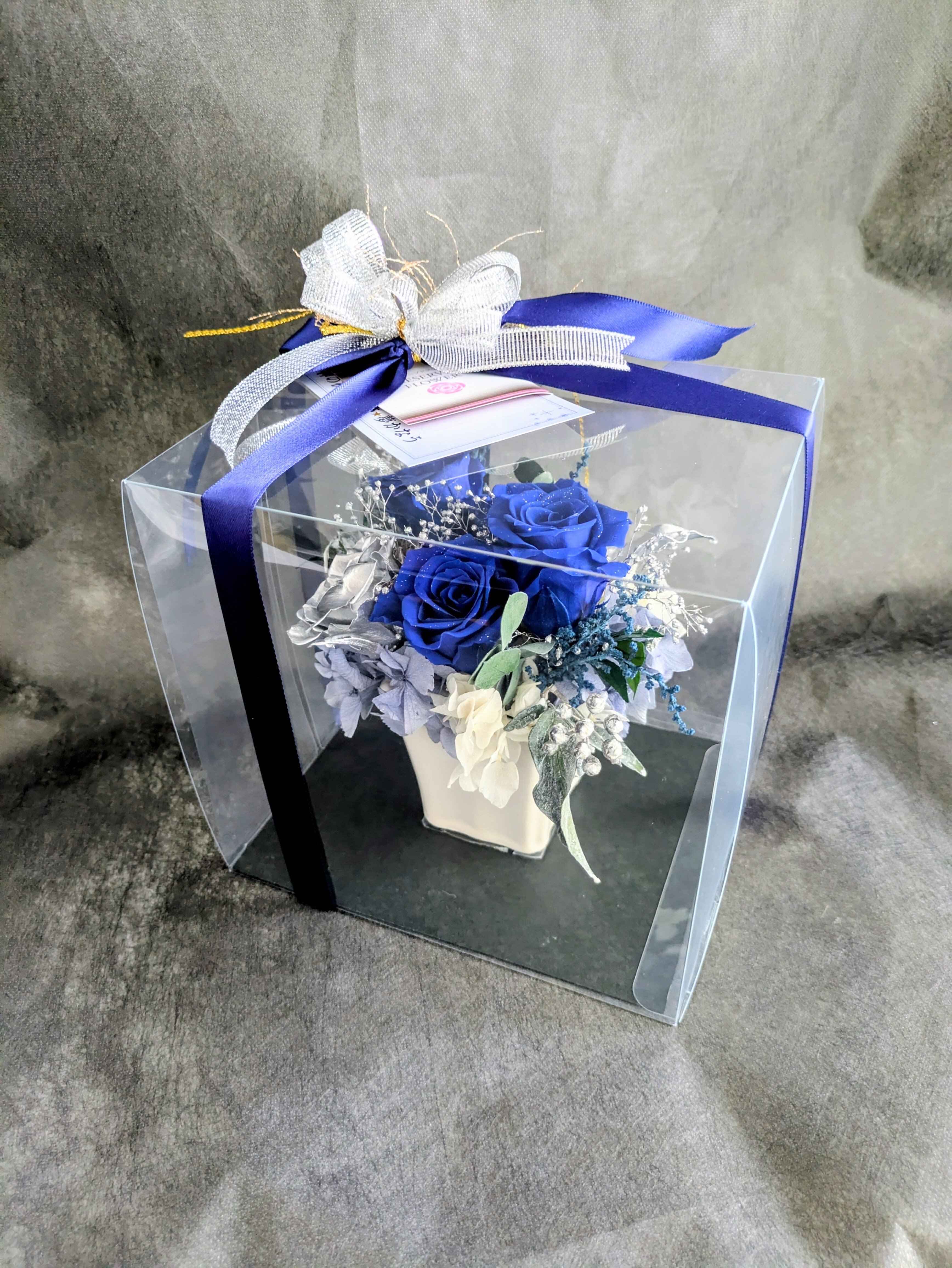プリザーブドフラワー幸福の青い薔薇とシルバーのローズの魔法の枯れないお花【リボンラッピング付き】
