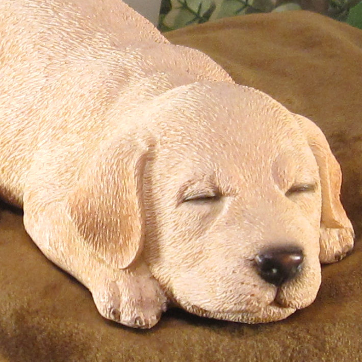 犬　置物 リアル　ラブラドールレトリバー　お昼寝中　いぬ　動物オブジェ　ガーデン　オーナメント　店舗　カウンター　装飾　オブジェ　インテリア　玄関先　庭　犬好きさん人気ギフト　動物人気ギフト　クリスマスプレゼント　お誕生日祝い　母の日人気　父の日人気　敬老の日人気