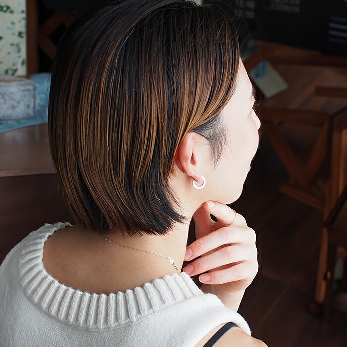 【2個で送料無料】フープピアス ピアス サージカルステンレス 中折れ ダイヤカット ストレート 2×13mm イエローゴールド YG つけっぱなし ひっかからない 小さめ 片耳 ノンアレルギー 医療用 輪っか リング プレゼント