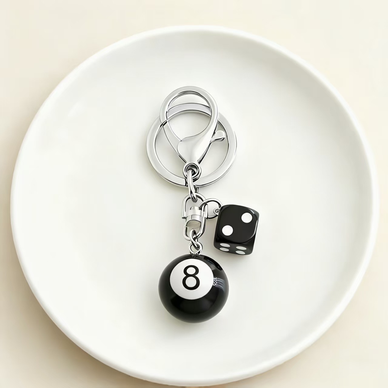 ビリヤード 8ボール キーホルダー サイコロ バッグチャーム アクセサリー カラビナ付き ミニチュア おしゃれ かわいい 鍵 エアポッズケース 飾り 卒業祝い プレゼント ギフト