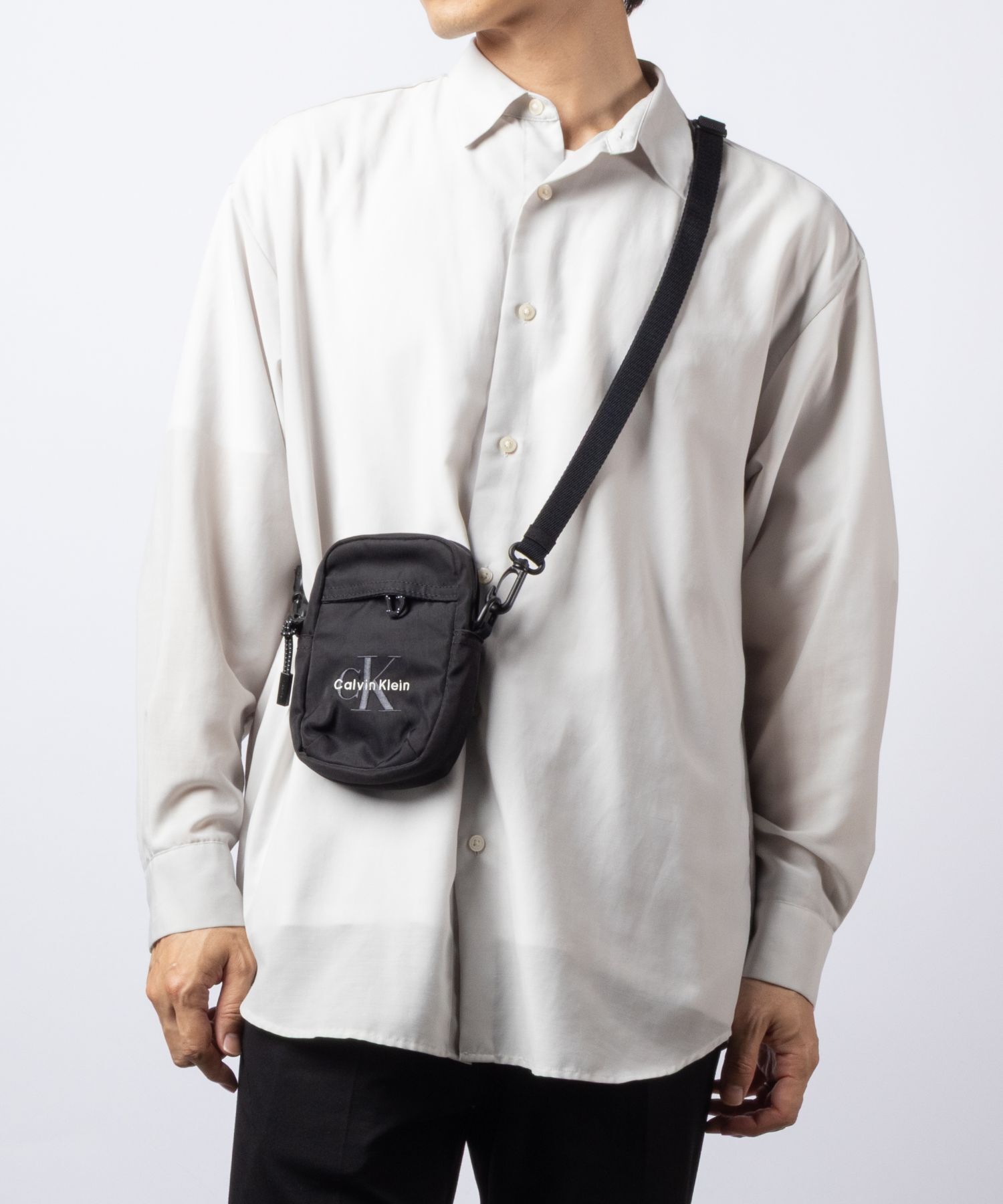 カルバンクライン Calvin Klein BOLD LOGO NYLON SLIM REPORTER ボールド ロゴ ナイロン スリム レポーター LV04D3231G ショルダーバッグ メンズ バッグ