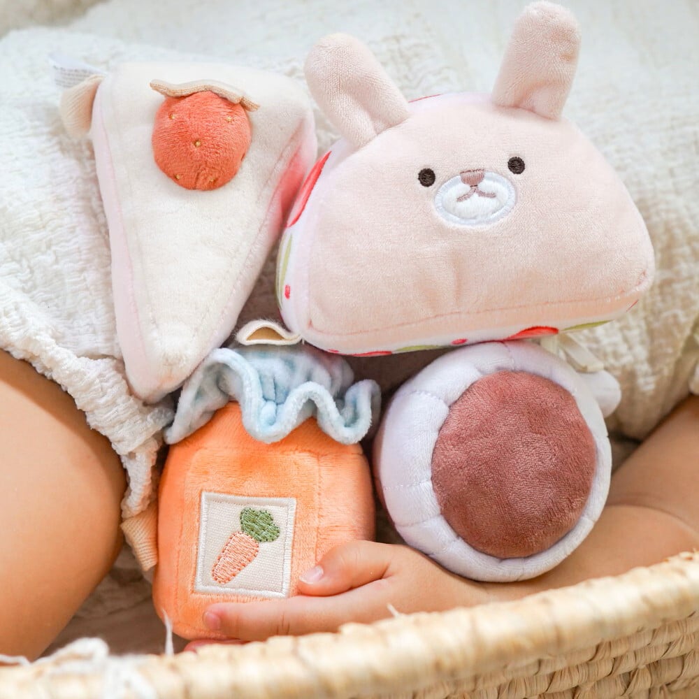 出産祝いに　もちっとラトル うさぎたちのお茶会 布 おもちゃ 玩具 あまのっぽ　amanoppo