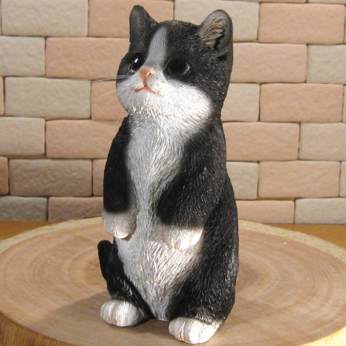 猫　置物 リアル　シンお願いキャット　４　ハチワレ　ネコ　動物オブジェ　ガーデン　オーナメント　店舗　カウンター　装飾　オブジェ　インテリア　玄関先　庭　ねこ好きさん人気ギフト　動物人気ギフト　クリスマスプレゼント　お誕生日祝い　母の日人気　父の日人気　敬老の日人気