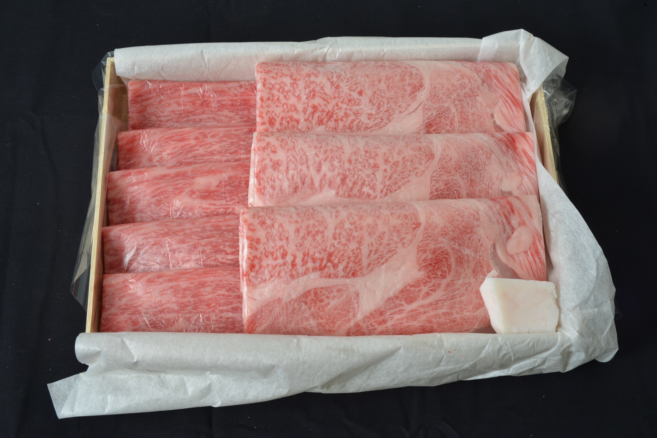 佐賀牛すき焼き　SAS-04【送料無料※一部地域を除く】牛肉  ギフト 御中元 御歳暮 御礼 結婚内祝 出産内祝 粗品 快気祝い 