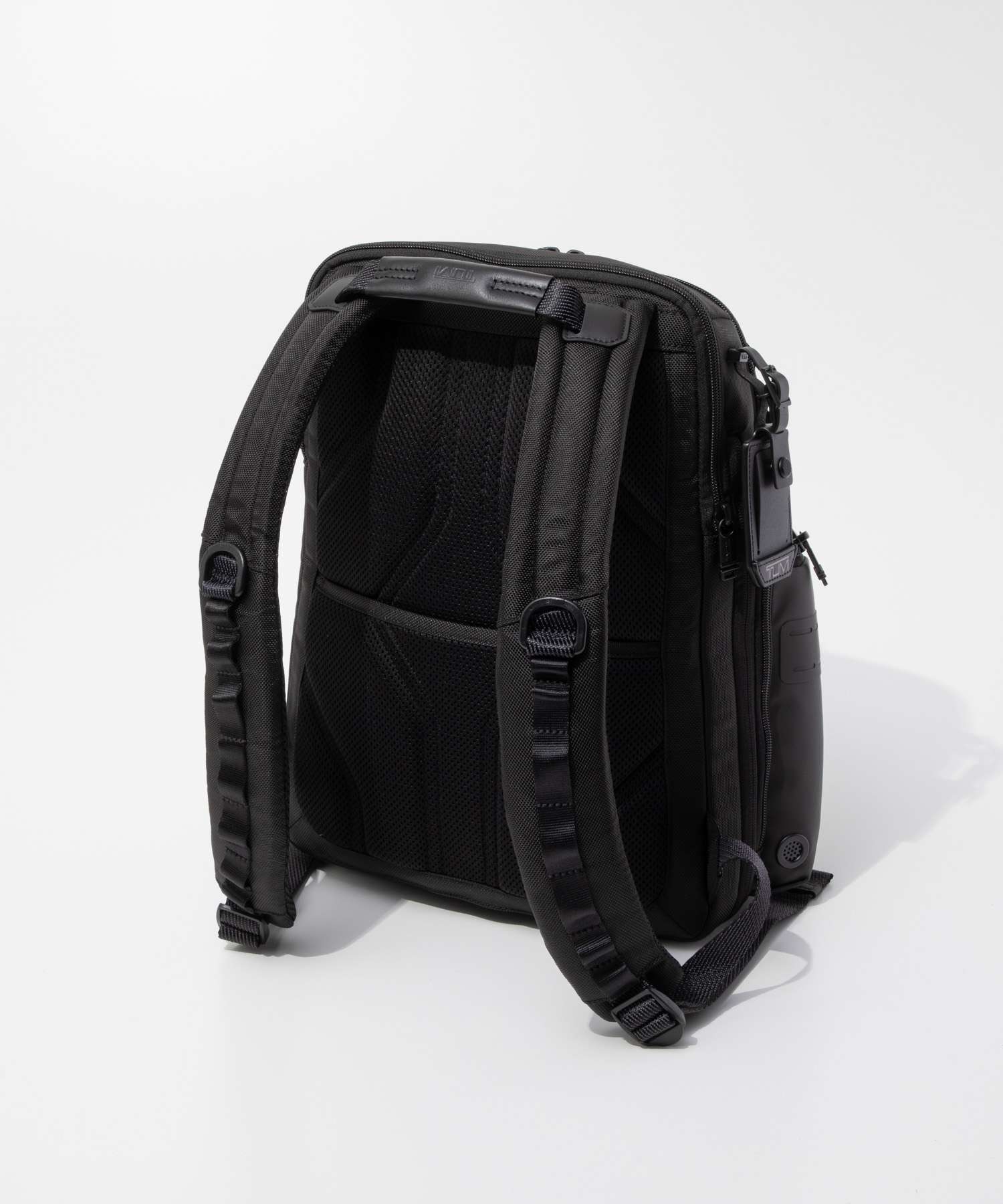 トゥミ TUMI ALPHA BRAVO アルファ ブラボー Navigation Backpack ナヴィゲーション バックパック 0232793D 142479 0232793DGMT 159082 リュックサック メンズ バッグ ブラック 防水加工 ラップトップ収納 PCポケット 収納力 大容量 通勤 ビジネス