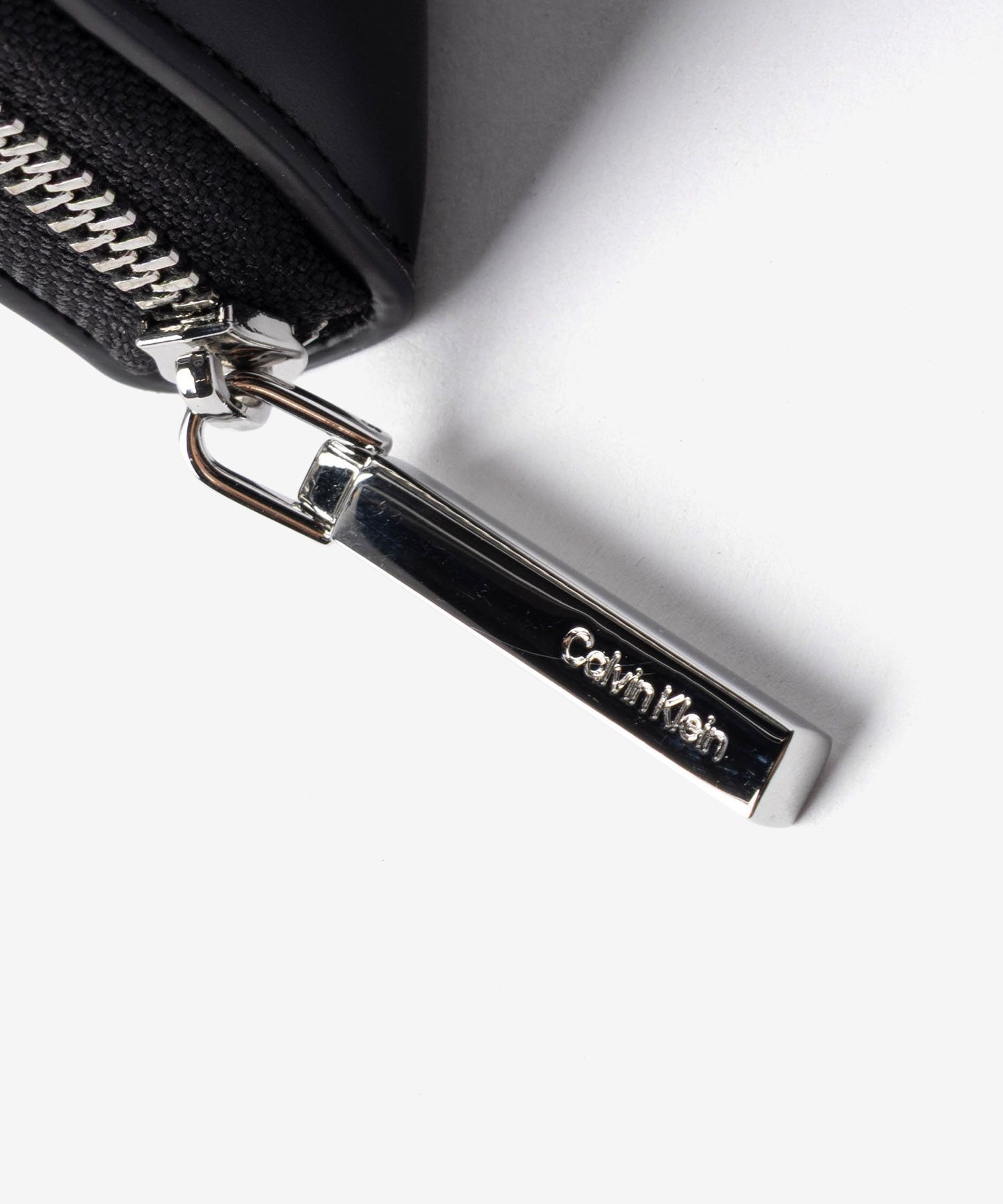 カルバンクライン Calvin Klein EMBOSSED LOGO LARGE ZIP AROUND エンボスロゴ ラージ ジップウォレット K60K612952 長財布 レディース 財布
