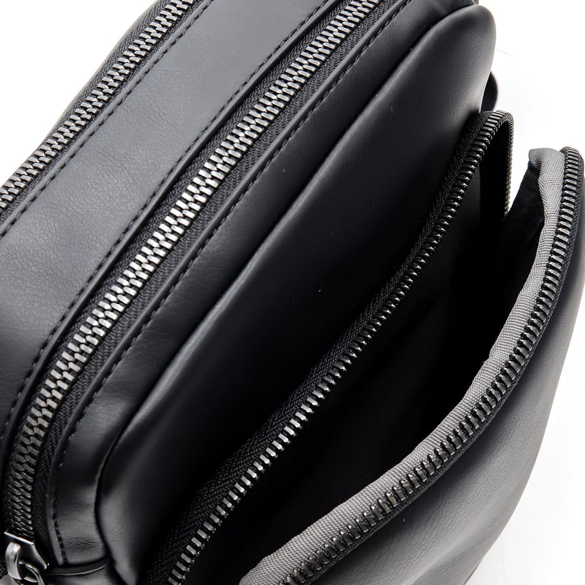 カルバンクライン ショルダーバッグ メンズ Calvin Klein BOLD CK POCKET REPORTER 斜めがけ クロスボディ ミニショルダー CKロゴ 型押し 前ポケット ブラック 黒 ポリウレタン LV04D3368G-UB1