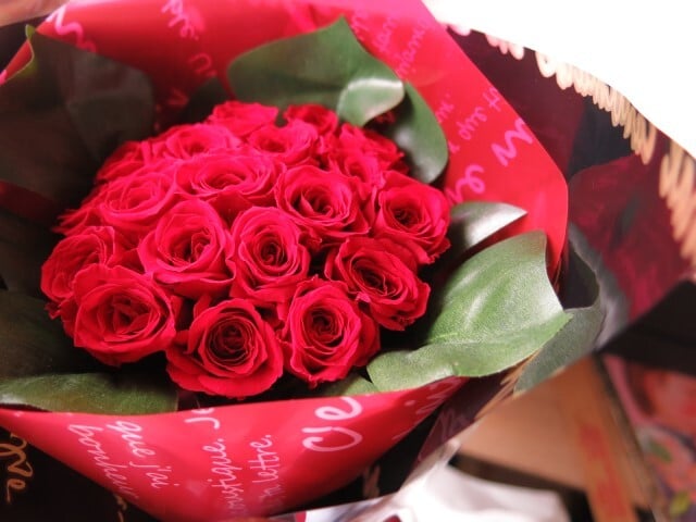 クリスマスプレゼント 彼女 人気 枯れない ミニ赤バラ 花束 赤薔薇 20本使用 プリザーブドフラワー ミニ花束 枯れずにいつまでもキレイな赤バラ プリザーブドフラワー