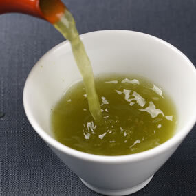 日本茶 お茶 茶葉 とげぬき地蔵茶 200g×3袋セット 美味しい掛川茶 深蒸し茶 国産 煎茶 緑茶 ギフト お歳暮 プチギフト お茶 2026 内祝い プレゼント 還暦祝い 男性 女性 父 母 贈り物 香典返し お土産 おみやげ お祝い 誕生日 祖父 祖母 おじいちゃん