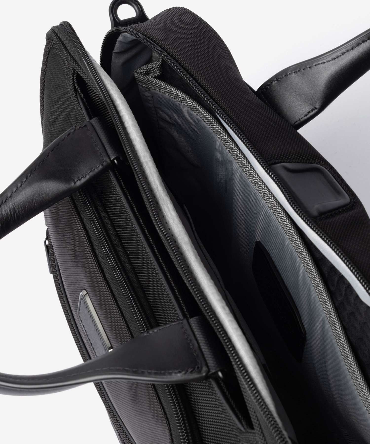 トゥミ TUMI ALPHA アルファ MEDIUM 15 BRIEFCASE ミディアム 15インチ ブリーフケース 02203728D4 158969 ビジネスバッグ ショルダーバッグ メンズ バッグ