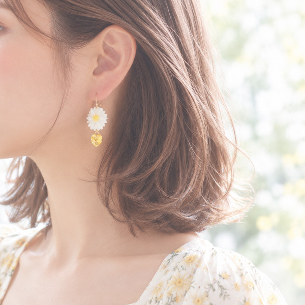 【デイジー/ヒマワリイエローハートピアス/イヤリング☆日本製】結婚式/ウエディングパーティアクセ/クリスマス/かわいい/プチギフト/