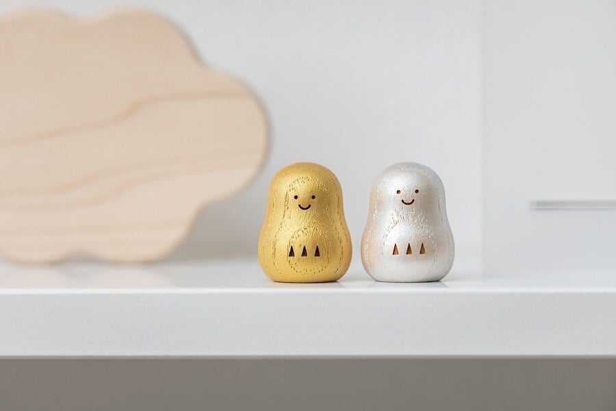 神具 オブジェ「【願い小だるま［金銀 子チビ］ペア】」国産 モダン シンプル ハンドメイド かわいい ミニ 小型 お供え 小 セット コンパクト おしゃれ 神棚 飾り 縁起物 験担ぎ 達磨 可愛い小物 プレゼント 贈り物 小さい 金 銀 ゴールド シルバー 神棚飾り