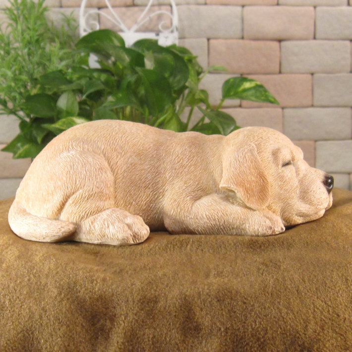 犬　置物 リアル　ラブラドールレトリバー　お昼寝中　いぬ　動物オブジェ　ガーデン　オーナメント　店舗　カウンター　装飾　オブジェ　インテリア　玄関先　庭　犬好きさん人気ギフト　動物人気ギフト　クリスマスプレゼント　お誕生日祝い　母の日人気　父の日人気　敬老の日人気