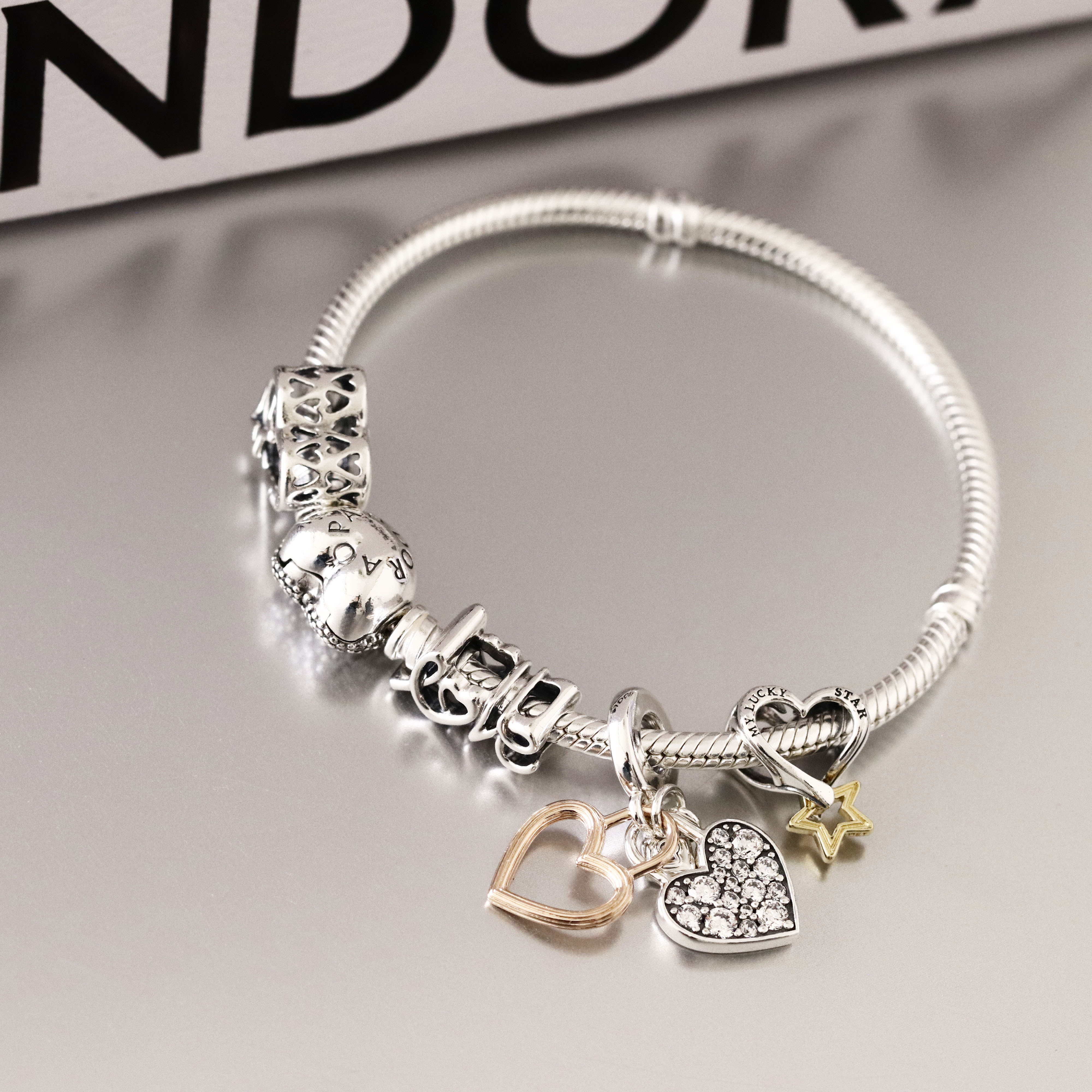 ボックス・ショッパー付 PANDORA(パンドラ) ★ Handwritten Love Charm ★ 手書き Love チャーム ★ ブレスレット カスタマイズ アクセサリー シンプル 日常使い 誕生日 記念日 母の日 プレゼント ギフト｜チャーム 単品