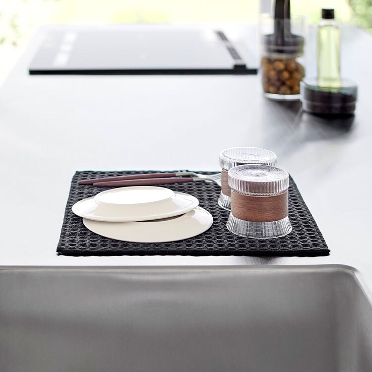 山崎実業 吸水マット 30×30cm 2枚組 タワー 公式 tower 11455 11456 ライトグレー ブラック 水切りマット キッチンクロス キッチン 台所 2枚セット ループ付き ワッフル生地 ふきん 布巾 クロス 正方形 食器拭き 台拭き 無地 吸水 タオル 洗濯機 おしゃれ ディッシュクロス