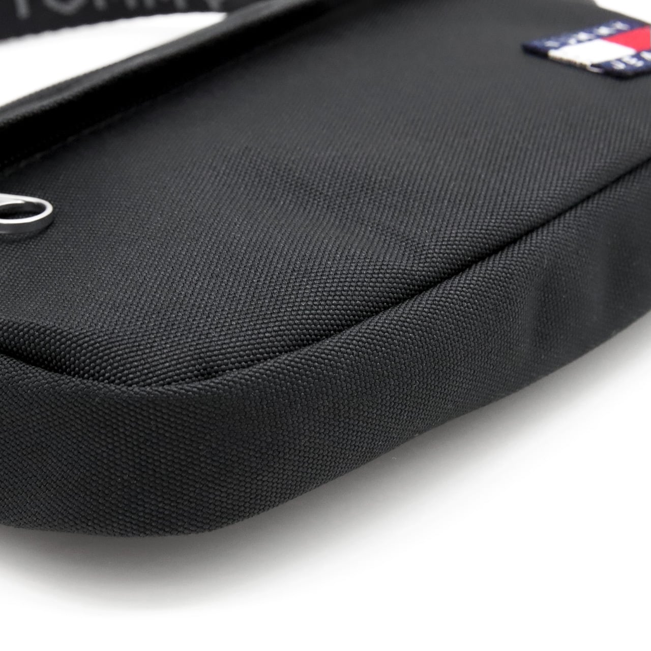 トミーヒルフィガー トミージーンズ クロスバッグ TOMMY HILFIGER TOMMY JEANS ミニ ショルダーバッグ クロスボディ 0.7L 斜め掛け ユニセックス メンズ レディース AM0AM14642 BDS 【ラッピング無料 誕生日 お祝い プレゼント ギフト 贈り物】 送料無料