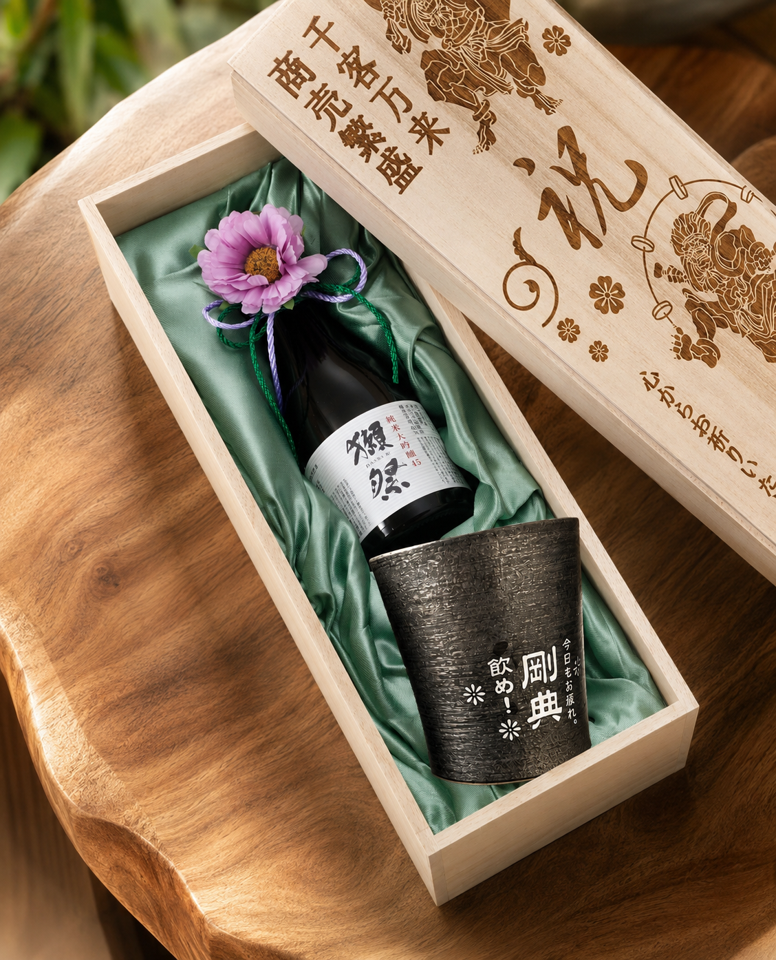 【早割】敬老の日 退職 名入れ ギフト SXX 酒セット 日本酒 獺祭 純米大吟醸45 180ml & 波佐見焼 雅焼酎カップ 紐リボン・コサージュ付 木箱入り / プレゼント ギフト 退職 記念 誕生日 還暦 古希 喜寿 傘寿 米寿 緑寿 早寿 長寿 祝い