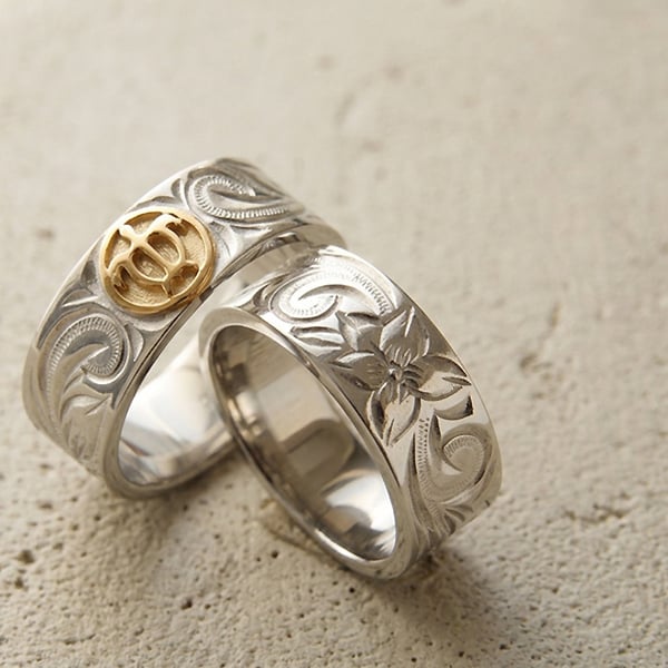 【サイズ展開15～21号】【レーザー刻印無料】ハワイアンジュエリー ペアリング 指輪 幅広リング アクセサリー サージカルステンレス ホヌ ウミガメ 亀 スクロール プルメリア シルバーカラー イエローゴールド メンズ レディース ストレートエッジ カップル 2個セット