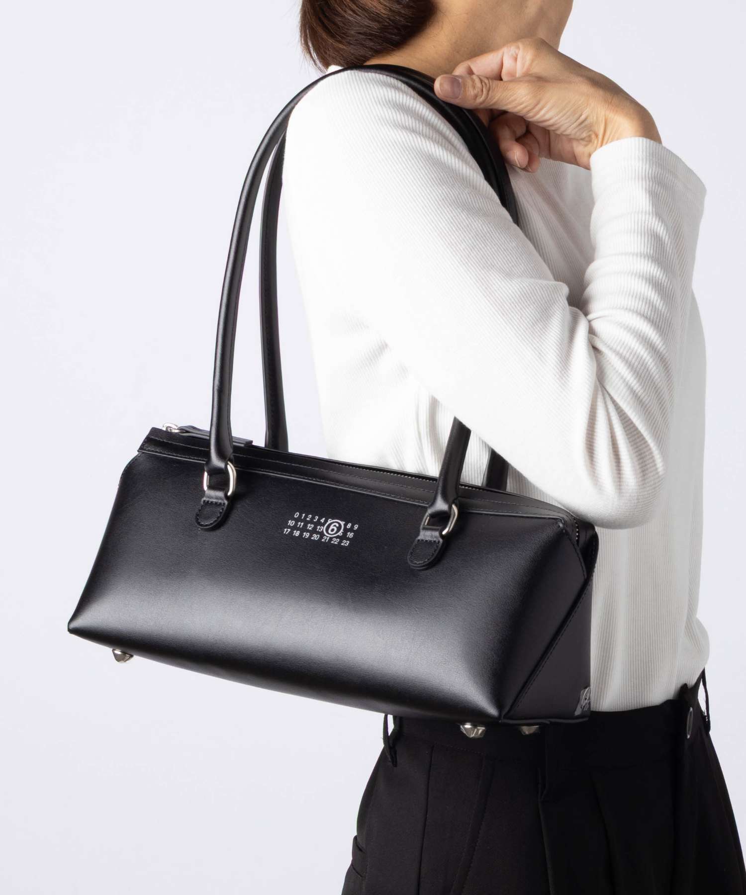 エムエム6 MM6 Maison Margiela メゾンマルジェラ NEW BAULETTO J MEDIUM バウレット バッグ ミディアム SB6ZH0040 P9061 ハンドバッグ ショルダーバッグ ユニセックス バッグ