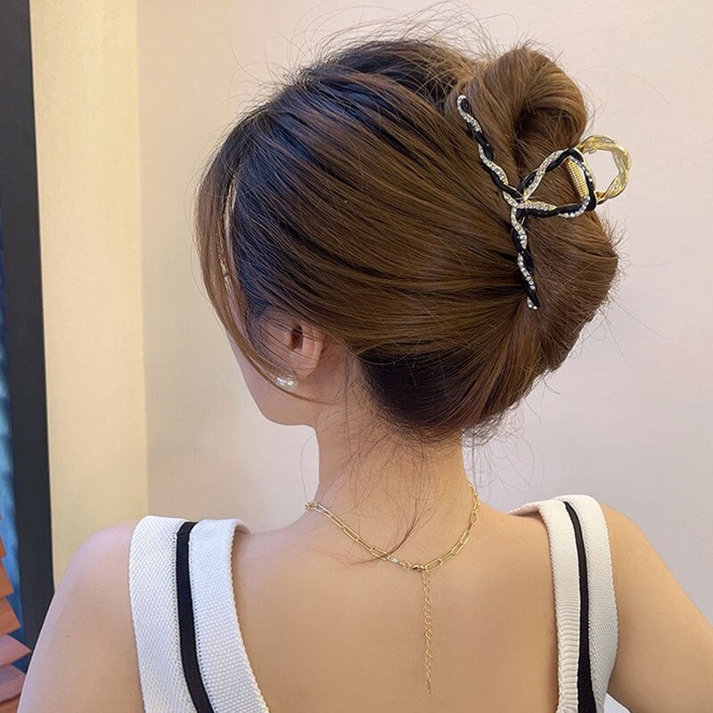 ヘアクリップ しっかり留まる パール ビーズ キラキラ バンスクリップ 髪留め バレッタ バンス ヘアアクセサリー 大人 シンプル 大きい おしゃれ かわいい 髪 ホワイト ブラック トレンド ガーリー 落ちにくい ボリューム ギフト ロングヘア