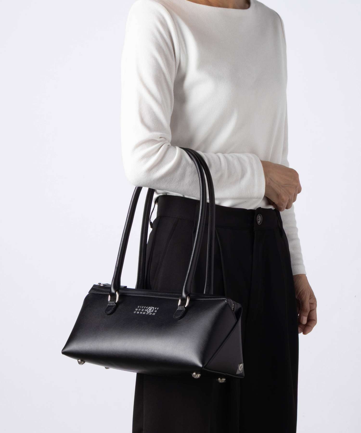 エムエム6 MM6 Maison Margiela メゾンマルジェラ NEW BAULETTO J MEDIUM バウレット バッグ ミディアム SB6ZH0040 P9061 ハンドバッグ ショルダーバッグ ユニセックス バッグ