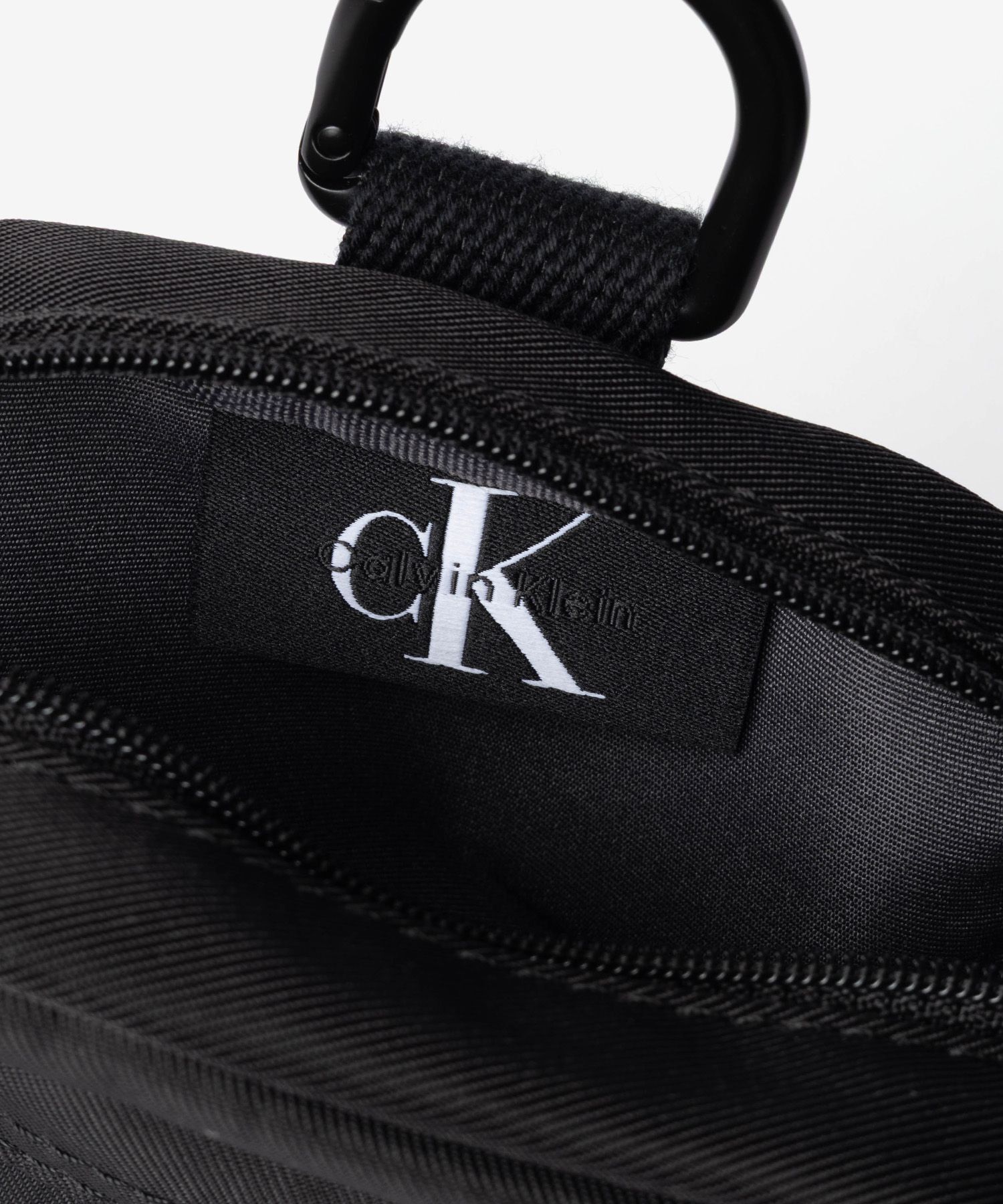 カルバンクライン Calvin Klein BOLD LOGO NYLON SLIM REPORTER ボールド ロゴ ナイロン スリム レポーター LV04D3231G ショルダーバッグ メンズ バッグ