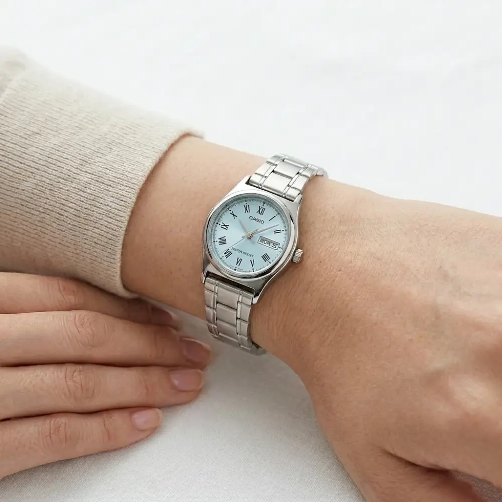 カシオ 腕時計 レディース ブルー シルバー アナログ シンプル きれいめ 日付 曜日 小ぶり CASIO 海外モデル おしゃれ ビジネス 軽量 プレゼント 女性 収納ケース付き ギフト 成人 卒業 入学