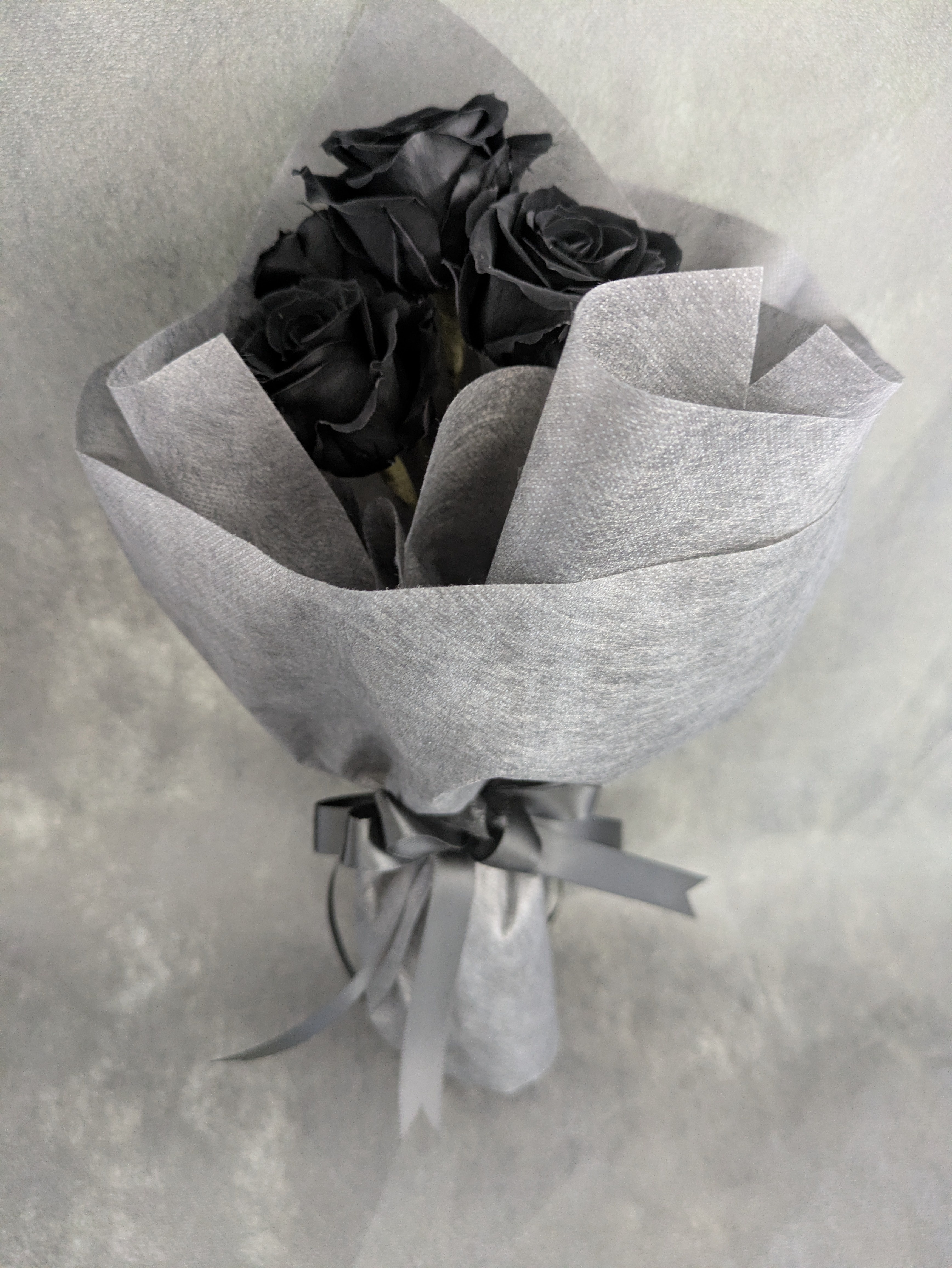 プリザーブドフラワー黒薔薇花束4輪／黒薔薇魔法発動中