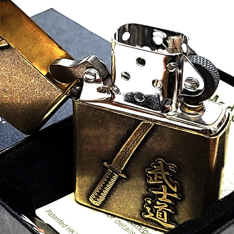 ZIPPO ライター 武士道 真鍮バレル ジッポ 刀 メタルエンブレム 和柄 日本 ブラス おしゃれ アンティーク ゴールド かっこいい メンズ 渋い ギフト プレゼント