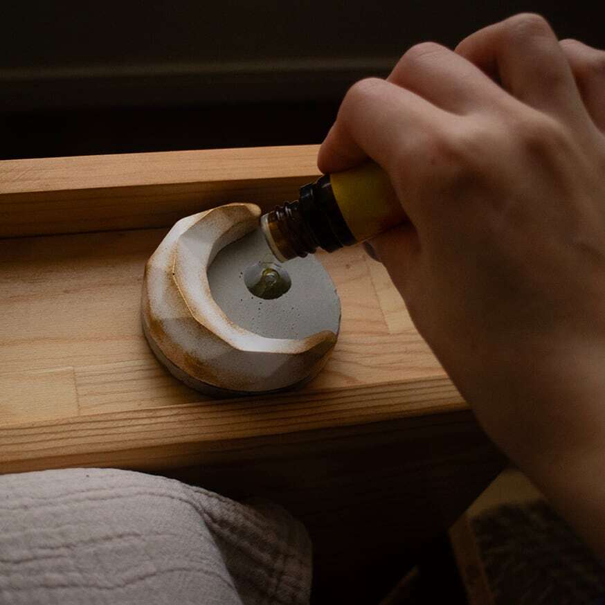 【カラーが選べる】michikake moon stone《月の満ち欠けを映す 三日月のアロマストーン》火を使わない香るインテリア