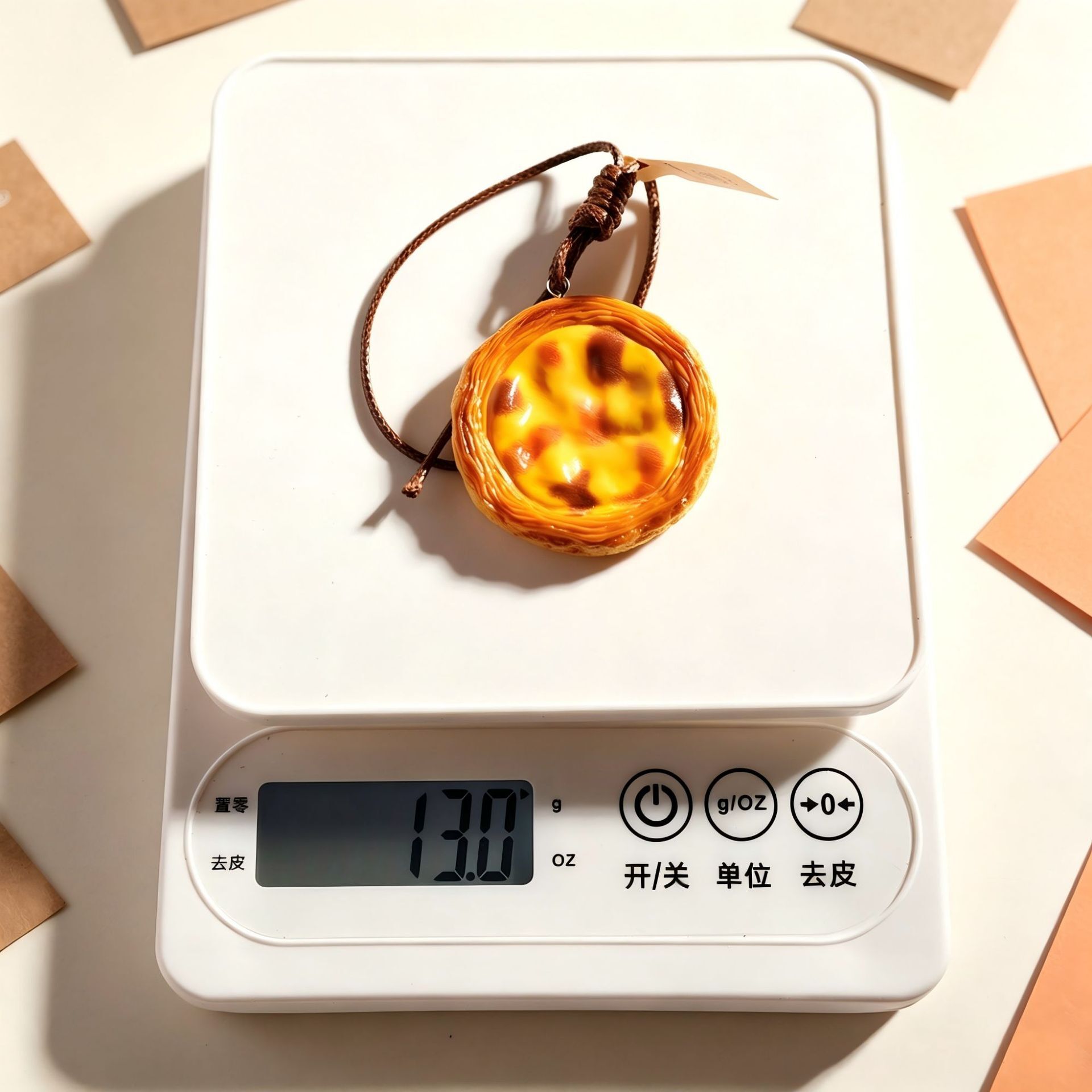 エッグタルト キーホルダー 食品サンプル風 かわいい スイーツ バッグチャーム ストラップ ミニチュア お菓子 モチーフ 鍵飾り カバン 車内 小物 雑貨 インテリア プレゼント