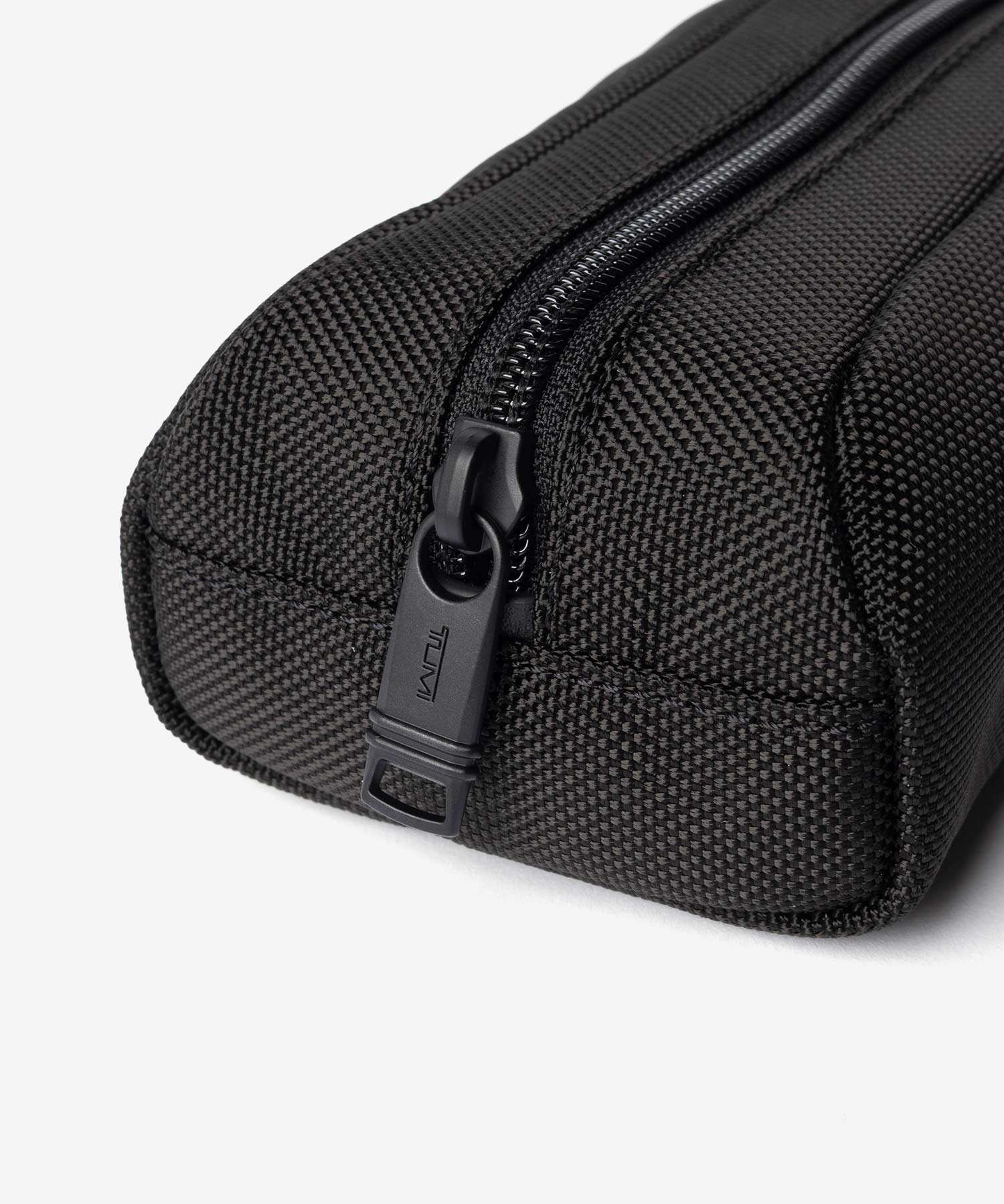 トゥミ TUMI ALPHA アルファ ELECTRONIC CORD POUCH 02603042D3 117250 ポーチ メンズ 雑貨 小物 ブラック