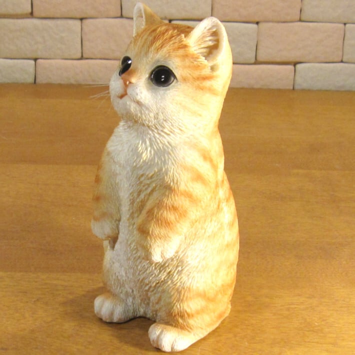 猫　置物 リアル　シンお願いキャット　４　チャトラ　ネコ　動物オブジェ　ガーデン　オーナメント　店舗　カウンター　装飾　オブジェ　インテリア　玄関先　庭　ねこ好きさん人気ギフト　動物人気ギフト　クリスマスプレゼント　お誕生日祝い　母の日人気　父の日人気　敬老の日人気