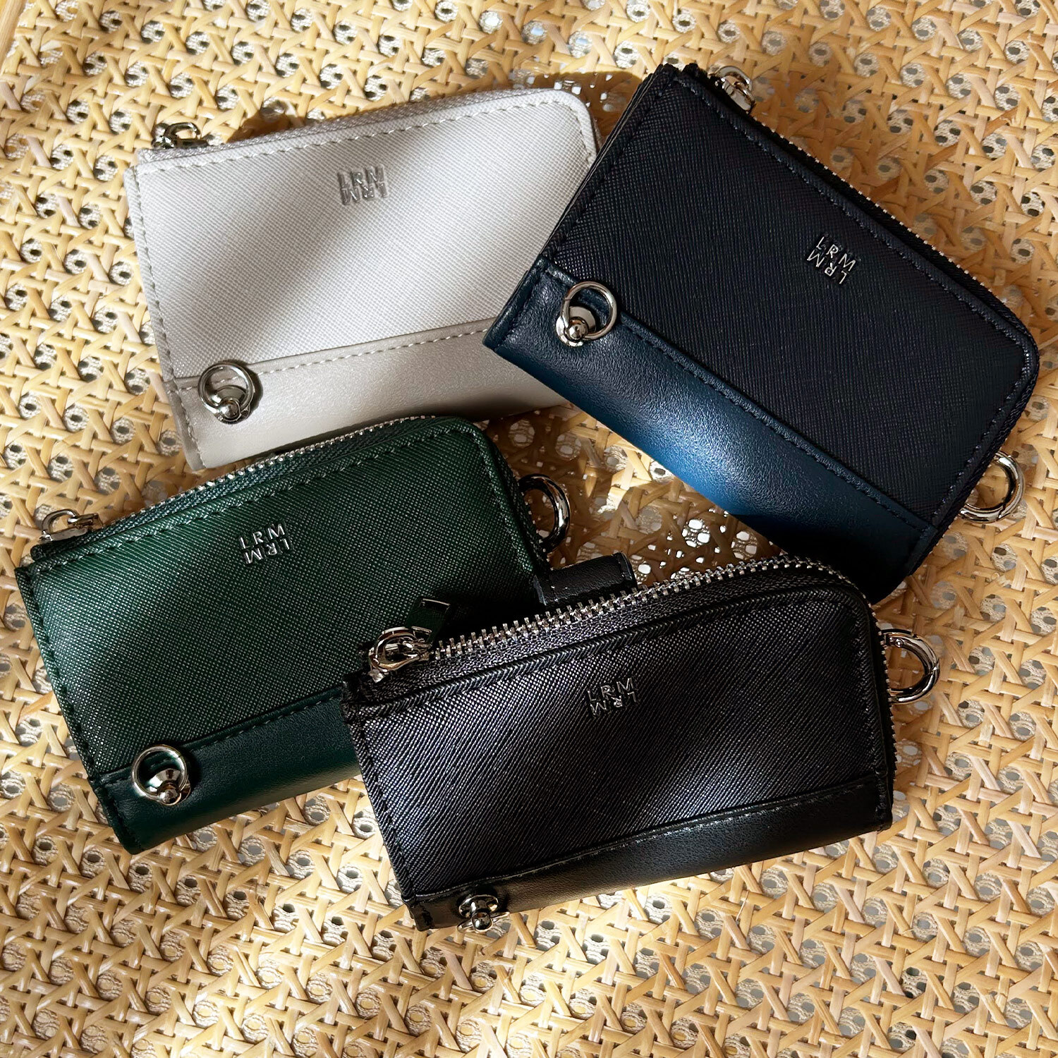キーケース L.R.M NEO(ネオ) 角シボ合皮キーケース バイカラー ロゴ おしゃれ レディース プレゼント ギフト 贈り物 おすすめ 新作 合皮 女子高校生 女子中学生 社会人 普段遣い クリスマス 誕生日 鍵 フック キーカバー カード カードケース ポケット 小さめ 小さい