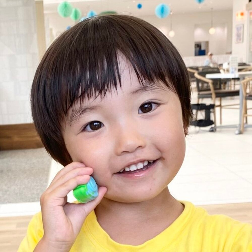 お名前クレヨン カラフル 名入れ 出産祝い 誕生日プレゼント プチギフト ギフト 男の子 女の子 子ども ママ 世界にひとつ