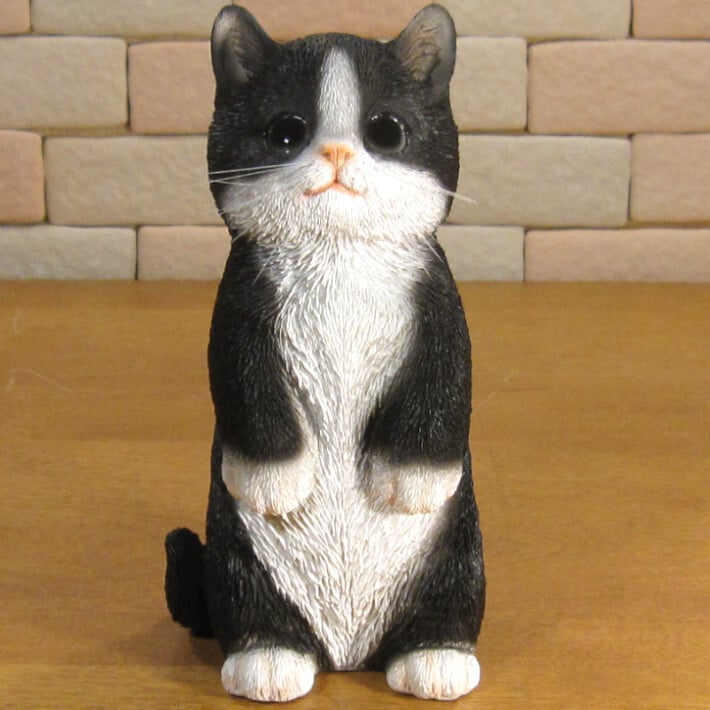 猫　置物 リアル　シンお願いキャット　４　ハチワレ　ネコ　動物オブジェ　ガーデン　オーナメント　店舗　カウンター　装飾　オブジェ　インテリア　玄関先　庭　ねこ好きさん人気ギフト　動物人気ギフト　クリスマスプレゼント　お誕生日祝い　母の日人気　父の日人気　敬老の日人気