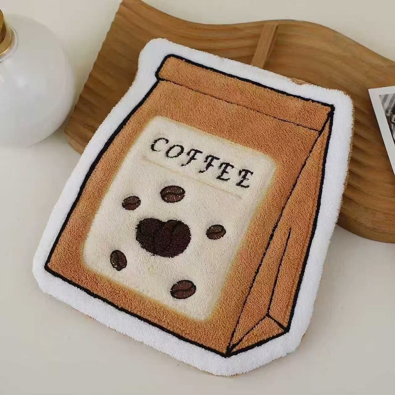 タオル 4枚セット ループ付き ハンドタオル コーヒー柄 かわいい 珊瑚フリース 吸水 速乾 ふわふわ キッチンタオル 洗面所 トイレ おしゃれ カフェ風 インテリア 吊り下げタオル ミニタオル ギフト プレゼント