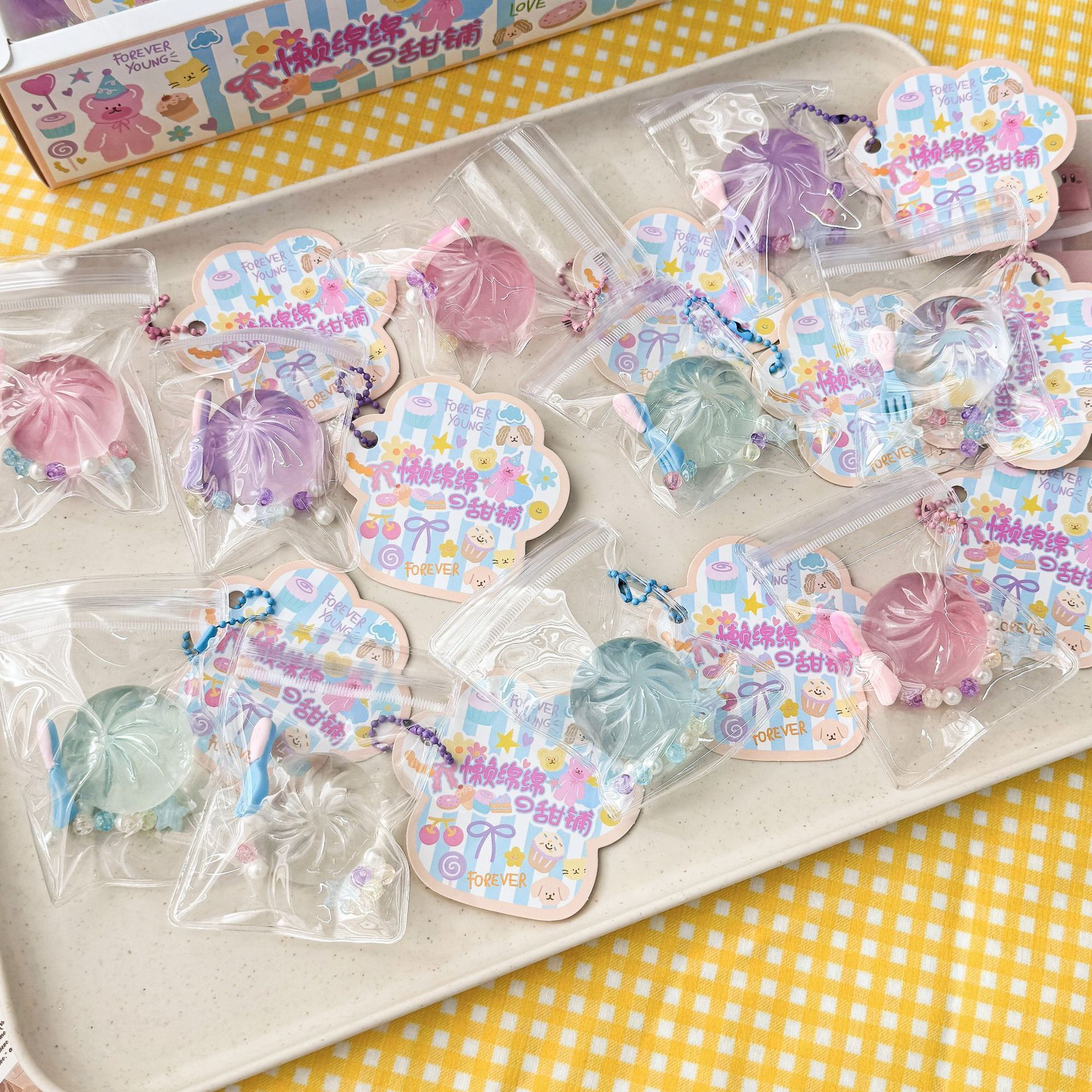 包子 スクイーズ ぷにぷに やわらか 饅頭 フードモチーフ ミニチュア キーホルダー バッグチャーム かわいい 面白い 雑貨 握って楽しむ 玩具 小物 子供 大人 プレゼント ランダム色